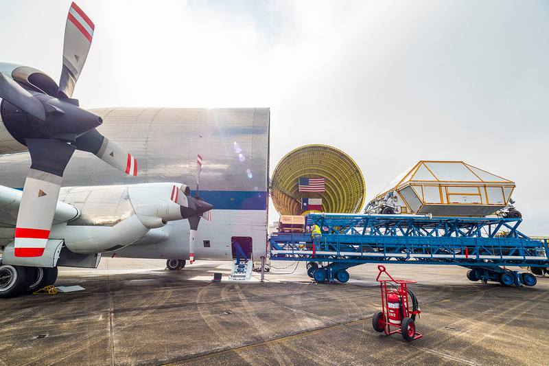 Illustration for article titled This Is How NASA Transports Spacecraft in an Aircraft
